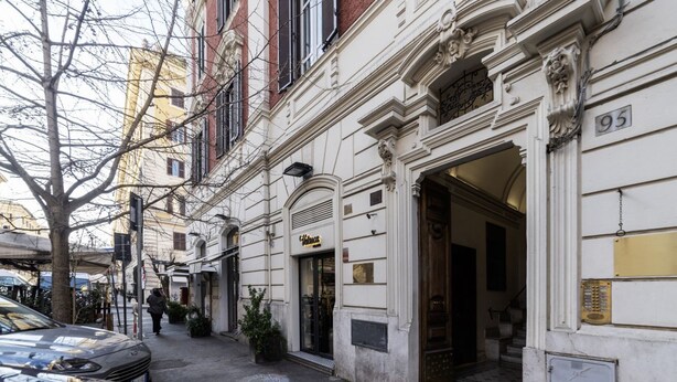 A street view with a building labeled 'Hotel.'
