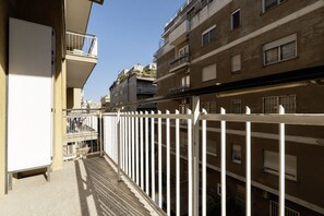 Property grounds - GuestHost - Elegant and comfortable 140sqm apartment that can accommodate up to 6 people. Located on the 2rd floor, with a lift (not suitable for disabled), of a building located few steps away from Cipro Metro Stop, the property is 12 minutes walk away  (Roma)