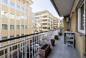 Property grounds - GuestHost - Elegant and comfortable 140sqm apartment that can accommodate up to 6 people. Located on the 2rd floor, with a lift (not suitable for disabled), of a building located few steps away from Cipro Metro Stop, the property is 12 minutes walk away  (Roma)