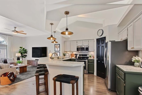 Stylish 3BR/2BA Home near Park