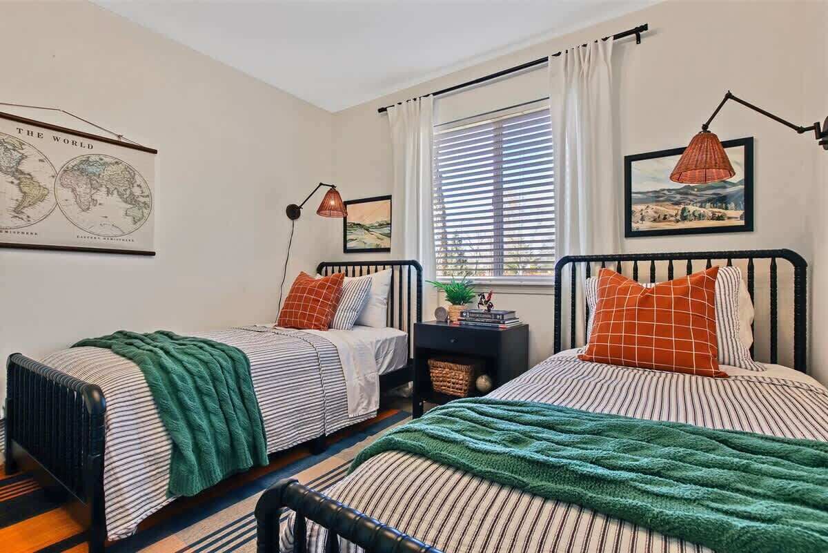 3 bedrooms, iron/ironing board, travel crib, WiFi