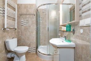 Dusche, kostenlose Toilettenartikel, Shampoo