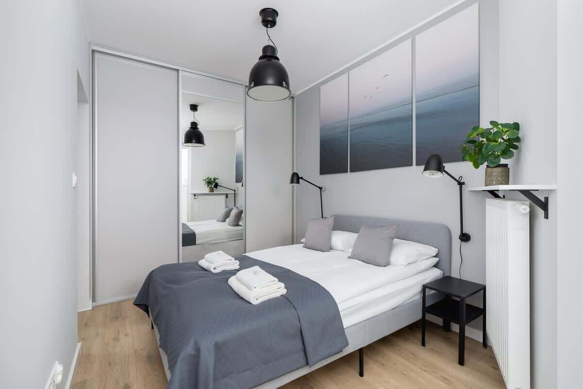 1 dormitorio, tabla de planchar con plancha, wifi y ropa de cama