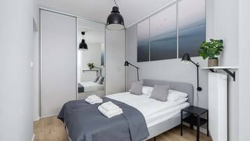 1 dormitorio, tabla de planchar con plancha, wifi y ropa de cama