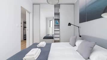 1 dormitorio, escritorio, tabla de planchar con plancha y wifi