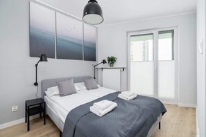 1 habitación, tabla de planchar con plancha, wifi y ropa de cama 