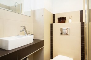 Apartment, 1 Bedroom, Kitchen | Bathroom | Shower, towels - Al. Jerozolimskie Apartment by Renters (Warsaw)