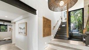 Unclassified image, 5 of 25, button - Gorgeous Large Home, 5 Mins To Beach, Sunset Views (noosa)