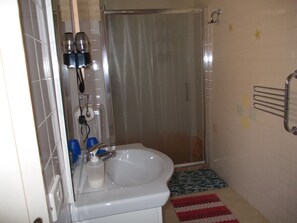 Apartment, 2 Bedrooms, Smoking, Balcony | Bathroom - La Terrazza Apartment (Catania)