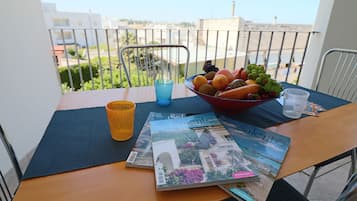 House, 1 Bedroom, Balcony, City View | Outdoor dining