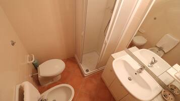 House, 1 Bedroom, Balcony, City View | Bathroom