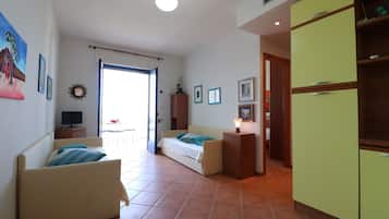 House, 1 Bedroom, Balcony, City View | Living area