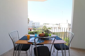 Outdoor dining - Lovely Rossana House in the Centre of Otranto (Otranto)