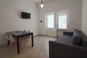 House, 2 Bedrooms, City View | Interior