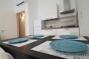 Talo, 2 makuuhuonetta, kaupunkinäköala | Ruokailu