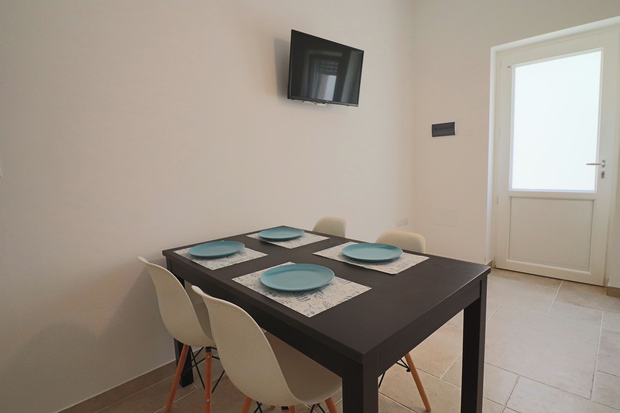 House, 2 Bedrooms, City View | Dining