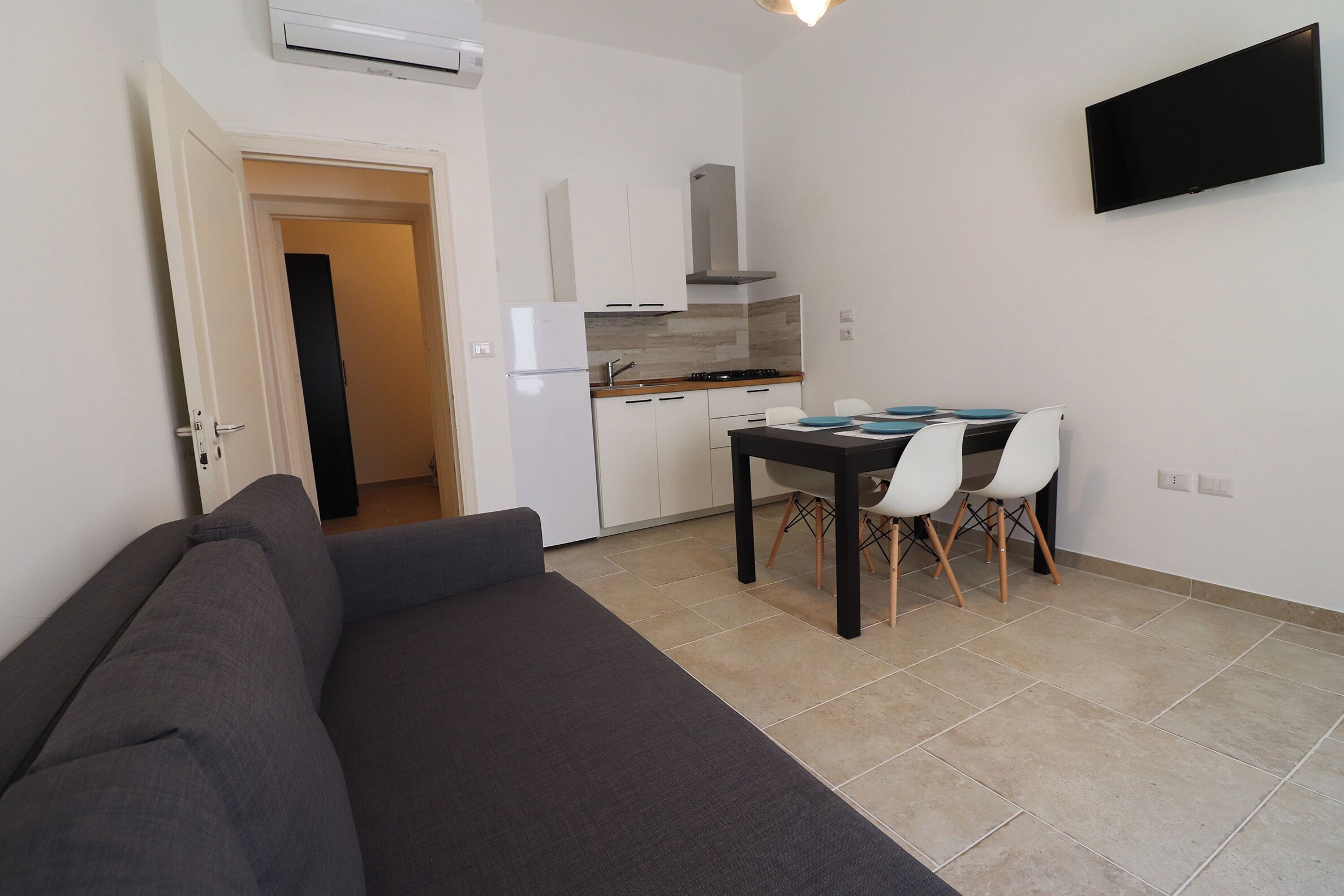 House, 2 Bedrooms, City View | Living area