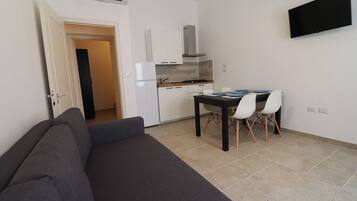 House, 2 Bedrooms, City View | Living area