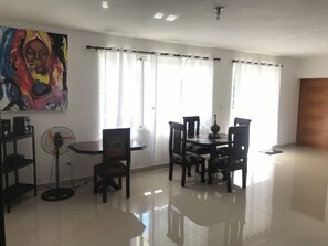 Condo, 2 Bedrooms, Balcony, Garden View | Dining