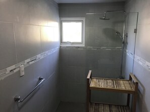 Apartment, 2 Schlafzimmer, Balkon, Gartenblick | Badezimmer