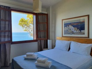 2 bedrooms, free WiFi - Endless Blue Villa - Amazing Sea view (Malevizi)