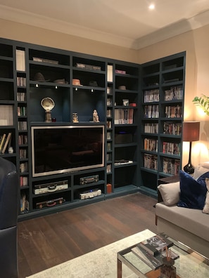 Apartment, 1 Bedroom | Living room - Charming and Full Of Character Apartment (London)