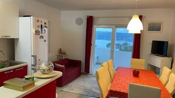 Apartment, 2 Bedrooms, Smoking, Balcony | Interior