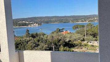 Apartment, 2 Bedrooms, Smoking, Balcony | Property grounds