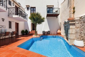 Estudio, 1 habitación, balcón | Alberca | Alberca al aire libre 