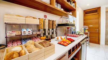 Free daily continental breakfast