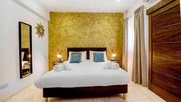 Chambre Double Deluxe | Literie de qualité supérieure, couette en duvet d'oie