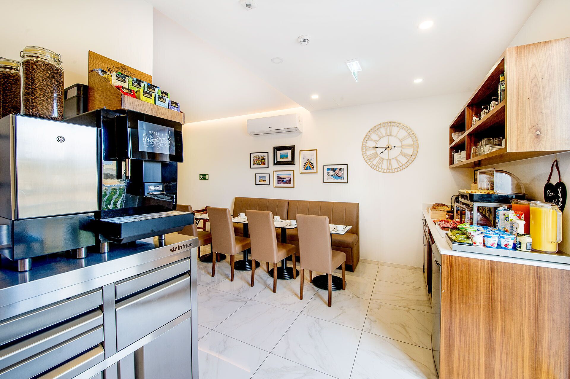 Breakfast area