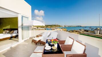 Elite Studio Suite | Premium bedding, down comforters, memory foam beds, in-room safe