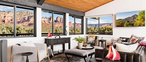 Smart TV, chimenea, videojuegos y tenis de mesa