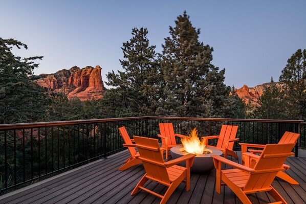 Terrace/patio - The Sedona Native - Oversized Spa, Expansive Views and Hiking! (Sedona)