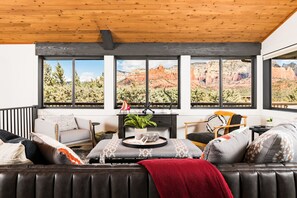 Smart TV, fireplace, video games, table tennis - The Sedona Native - Oversized Spa, Expansive Views and Hiking! (Sedona)