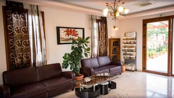 Room, 1 Bedroom, Balcony | Living room