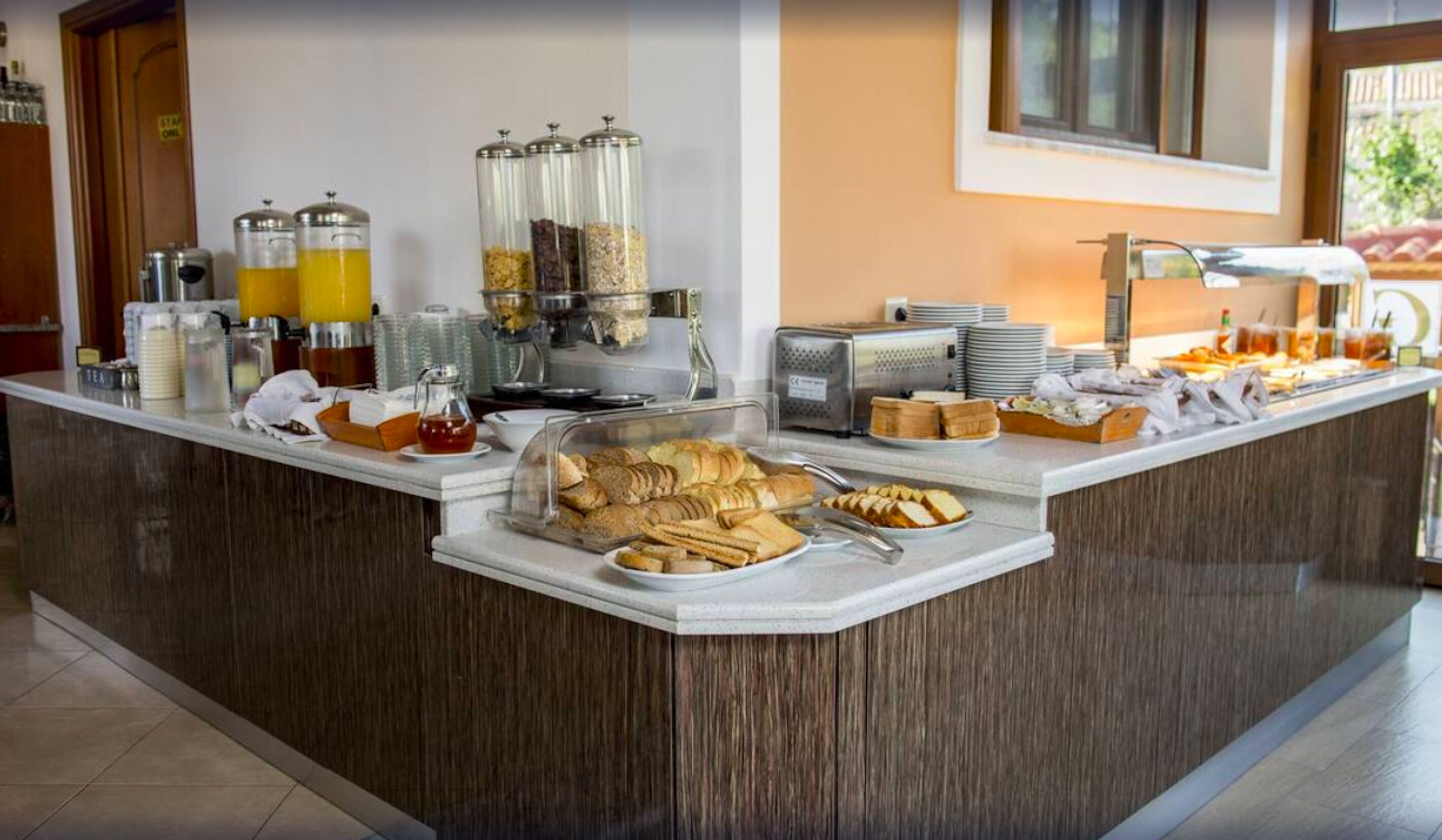 Room, 1 Bedroom, Balcony | Dining