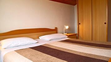 Apartment, 3 Bedrooms, Smoking, Balcony | 3 bedrooms