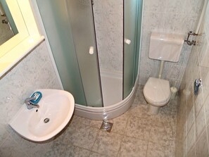 Bathroom - Sea View Apartment Reno, Sleeps 5 (Preko)