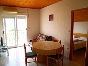 Dining - Sea View Apartment Reno, Sleeps 5 (Preko)