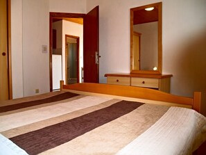 Apartment, 3 Bedrooms, Smoking, Balcony | 3 bedrooms