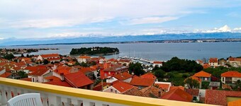 Sea View Apartment Reno, Sleeps 5