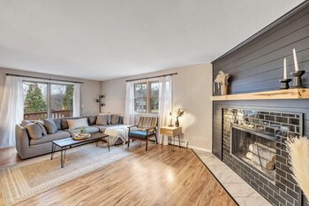 Hazelwood Haven 2 Bedroom Duplex by Redawning