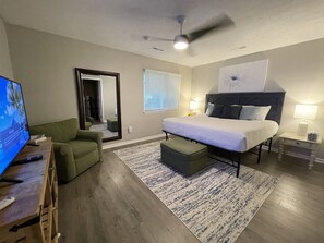 3 Schlafzimmer, Schreibtisch, Bügeleisen/Bügelbrett, Reisekinderbett