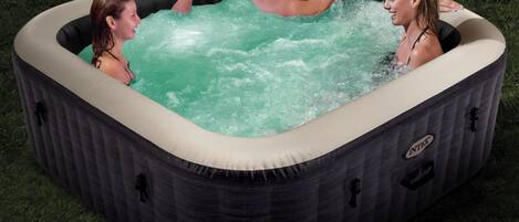 مغطس سبا خارجي