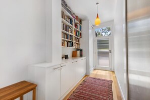 Interior - Flounder - Only a short walk to the Lake Tyers foreshore and 90 Mile beach (Lake Tyers Beach)