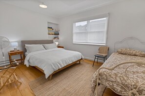 3 makuuhuonetta, silitysrauta/-lauta, ilmainen Wi-Fi, vuodevaatteet