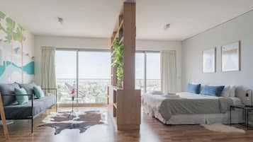 1 habitación, escritorio, tabla de planchar con plancha y wifi