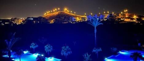 Outdoor pool, a heated pool